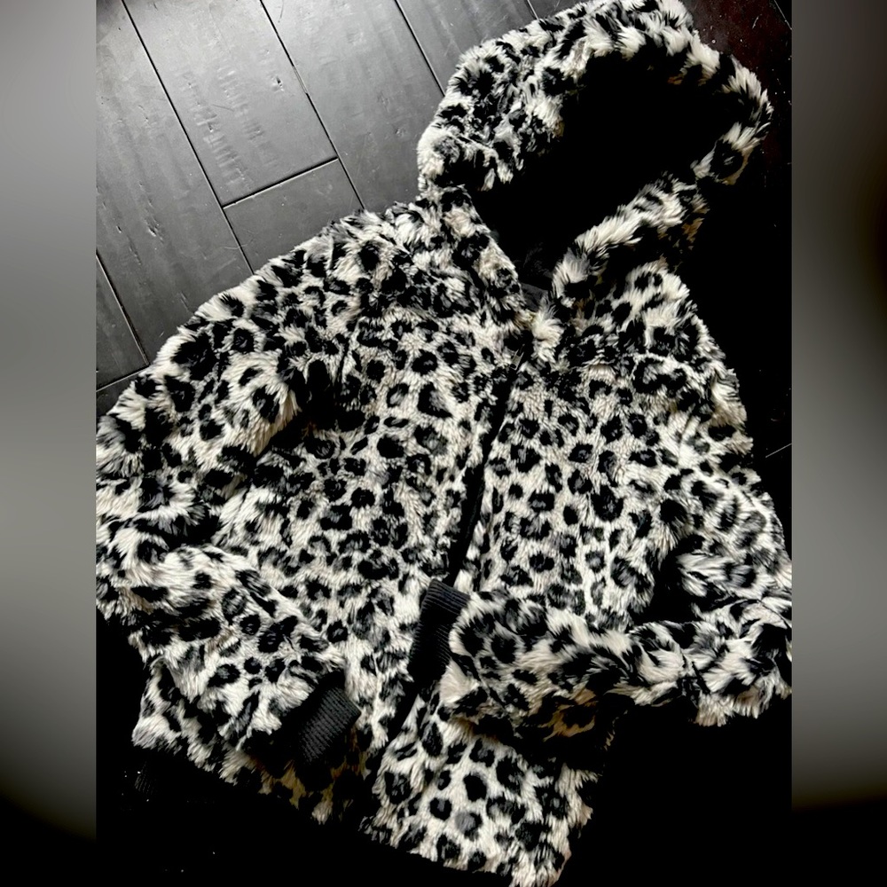 New Victoria’s Secret Limited Edition Snow Leopard Faux Fur Hoodie Jacket Xs
